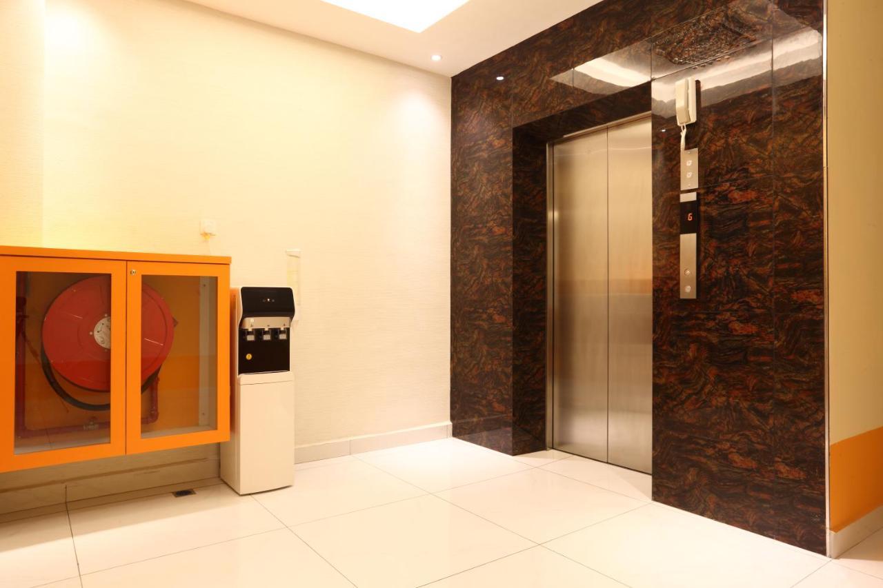 Capital O 9010 Yee Hotel Джохор-Бару Экстерьер фото