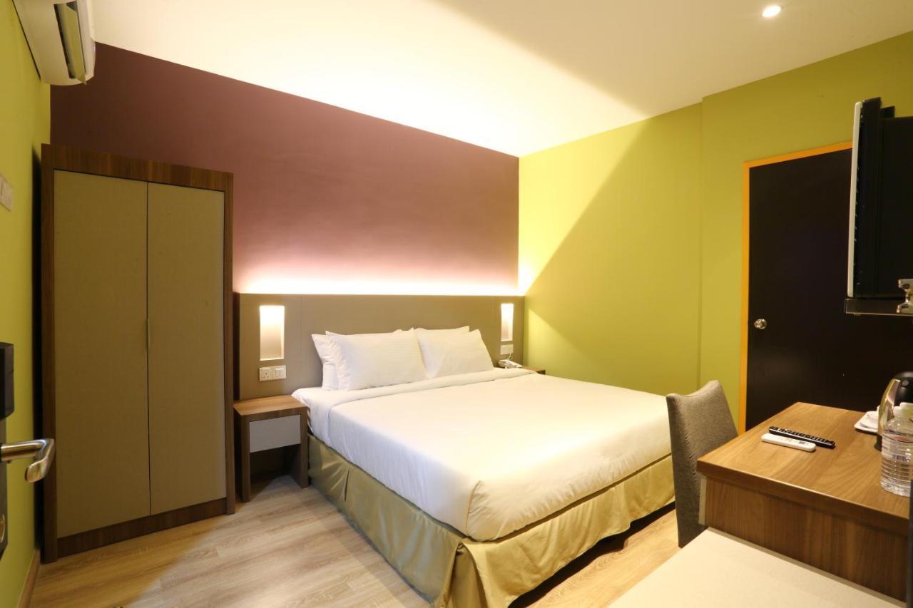 Capital O 9010 Yee Hotel Джохор-Бару Экстерьер фото