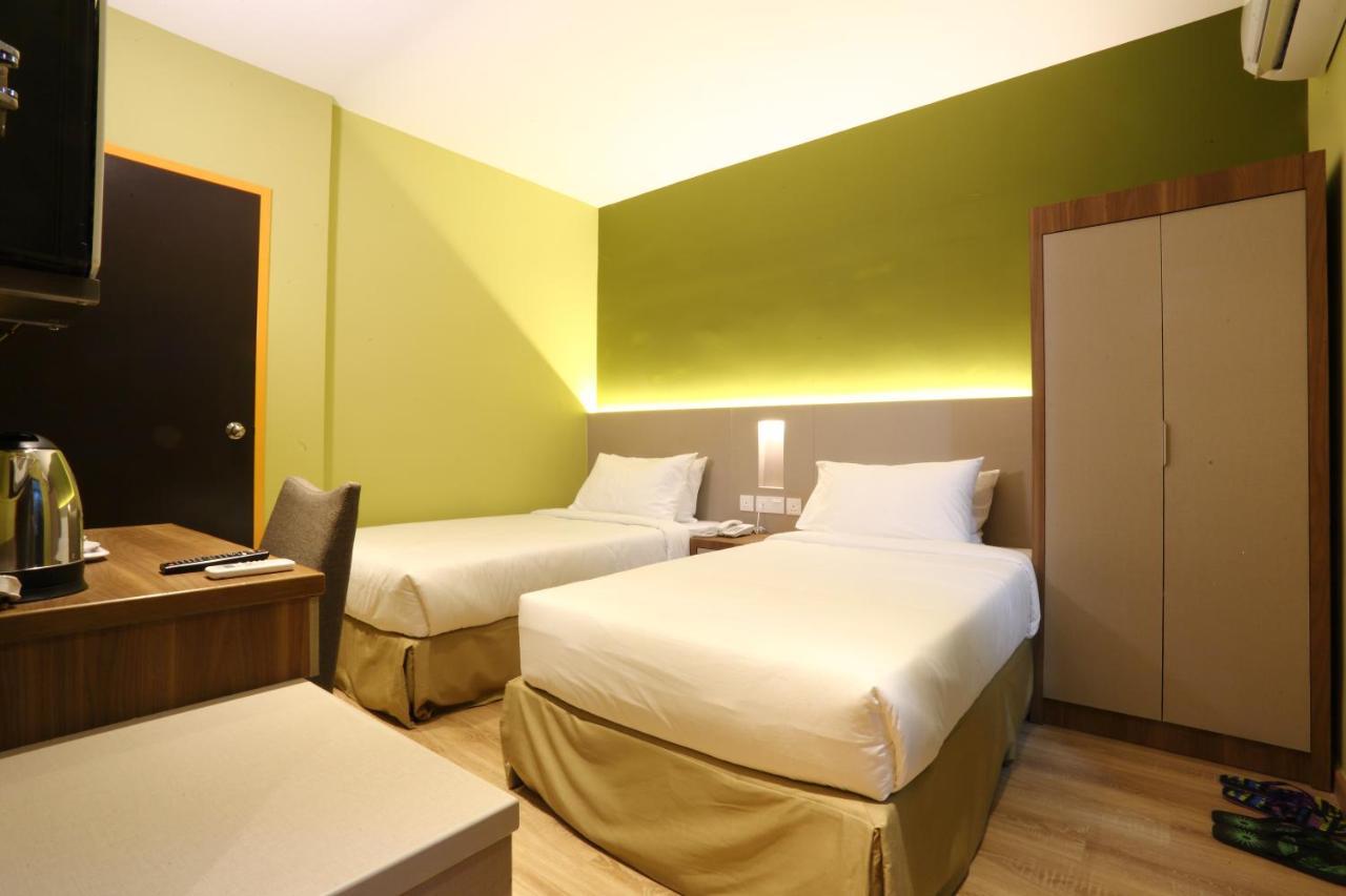 Capital O 9010 Yee Hotel Джохор-Бару Экстерьер фото