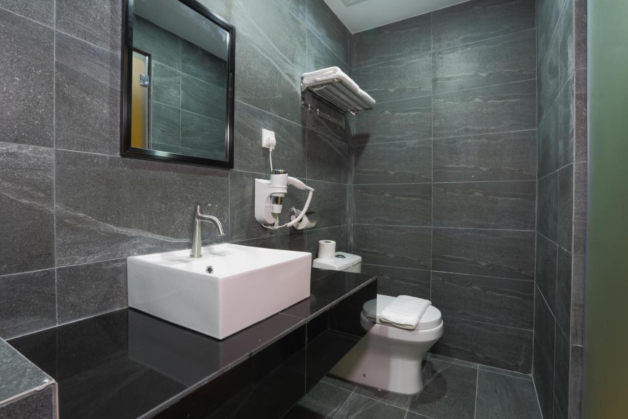 Capital O 9010 Yee Hotel Джохор-Бару Экстерьер фото
