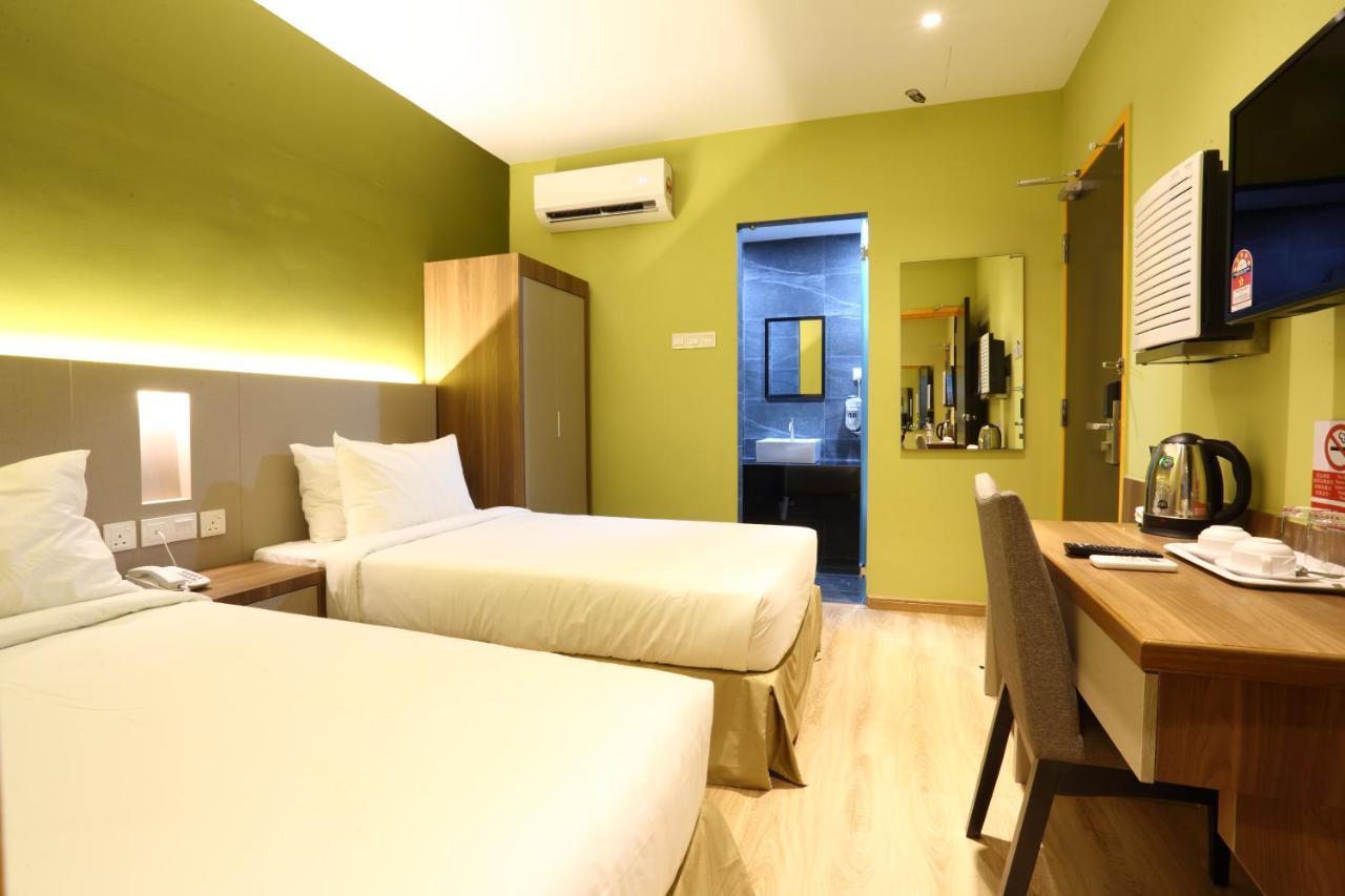 Capital O 9010 Yee Hotel Джохор-Бару Экстерьер фото
